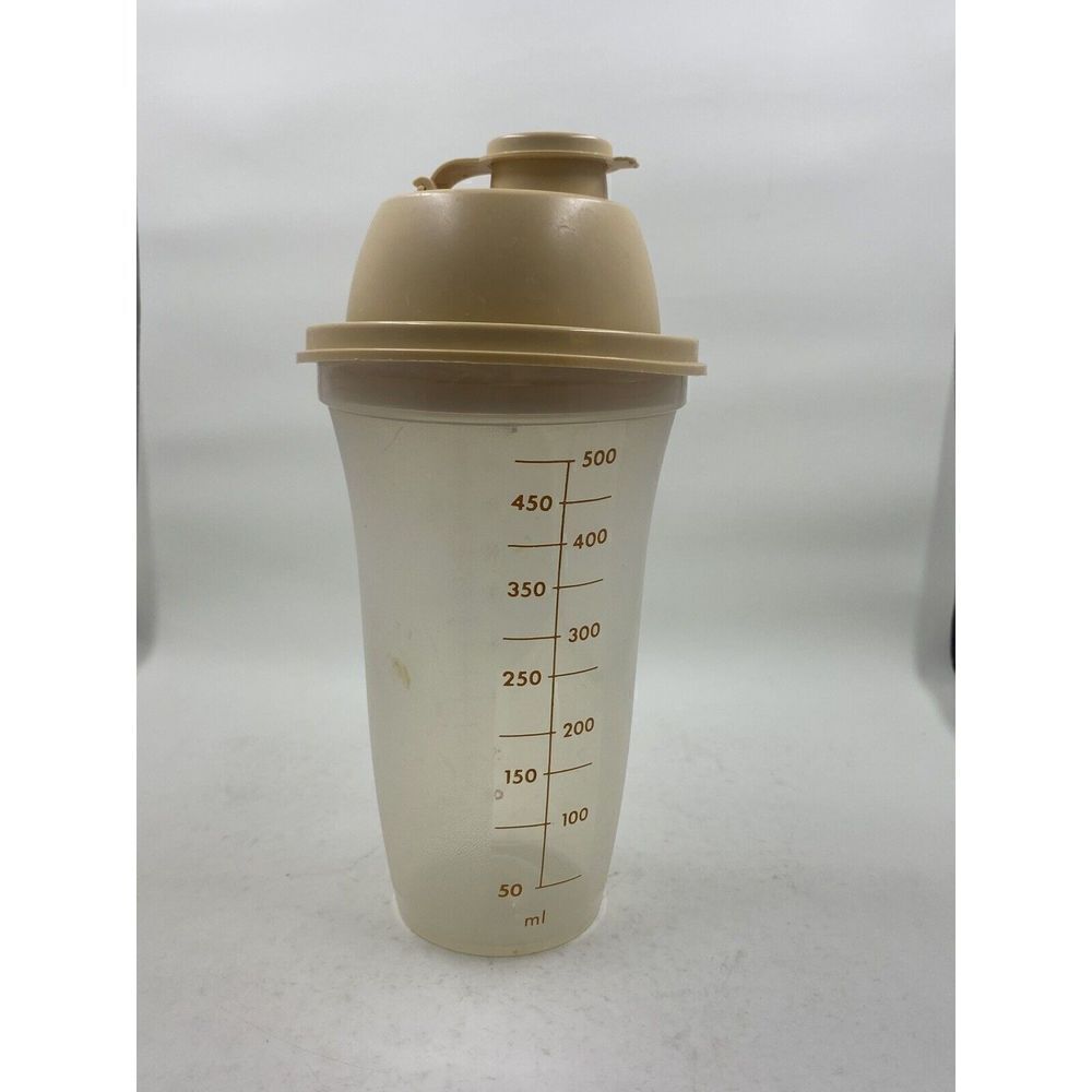 Tupperware 844-10 QUICK SHAKE 16 oz Tan Mixer w/ Blender and Lid 845-25 vintage